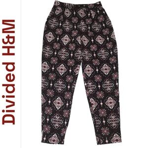 H&M DIVIDED Geometric Print Red Black White Pleated Tapered Pants - Women’s 6